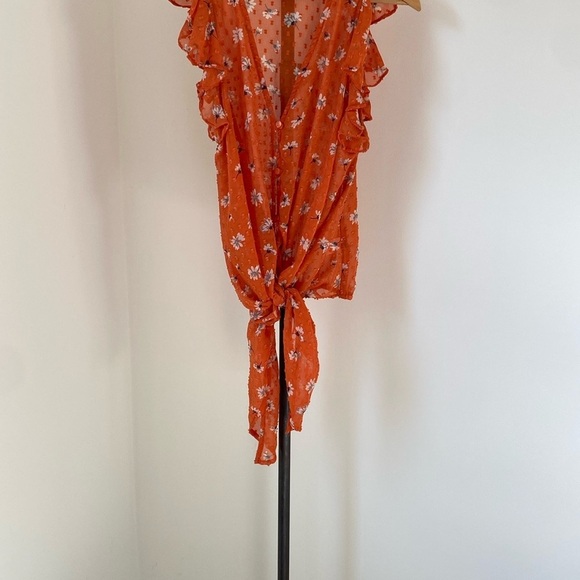 Potter’s Pot Orange Floral Flutter Sleeve Blouse - Picture 2 of 3